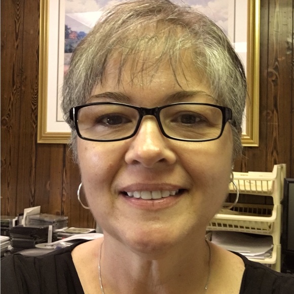 Meet your Posher, Jessica - Picture 2 of 2